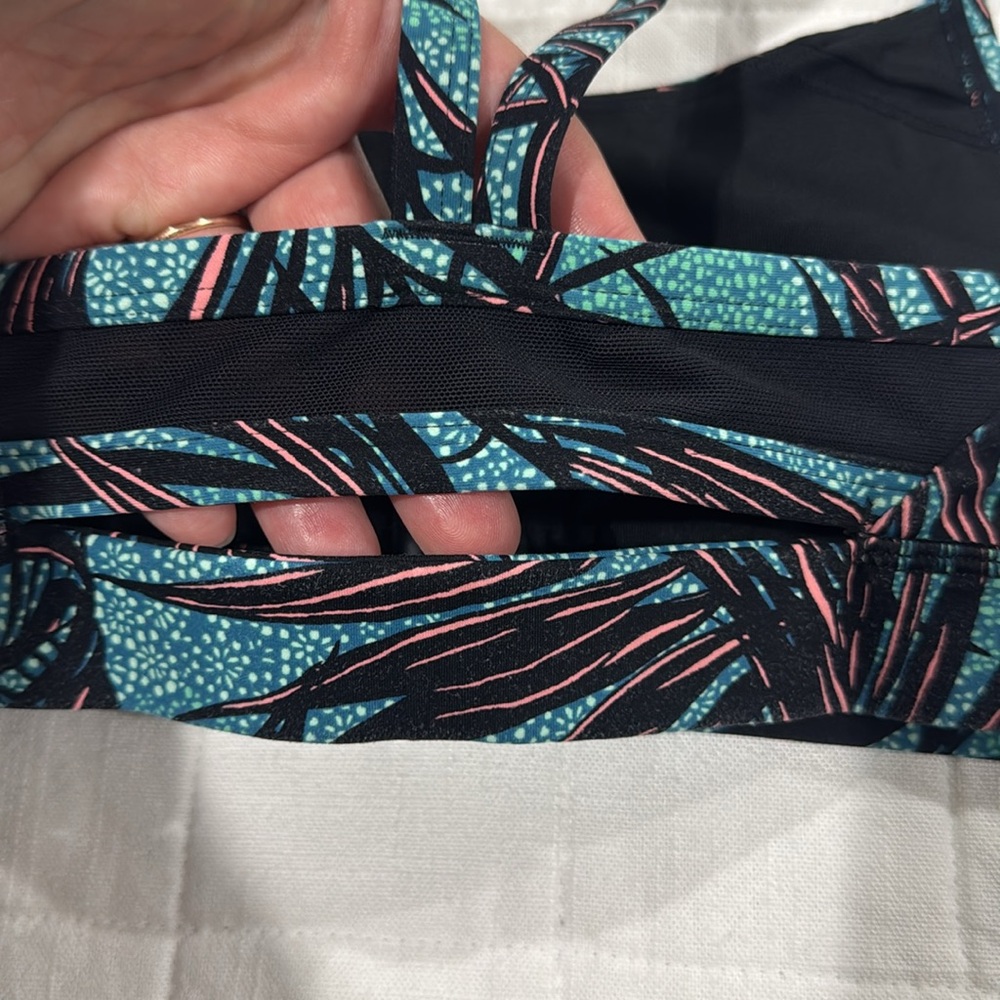 Lululemon Rise and Run Bra - Picture 8 of 10
